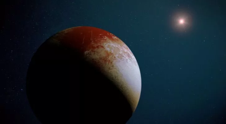 Изглед на Плутон със Слънцето на заден план. Три четвърти от Плутон е в сянка
