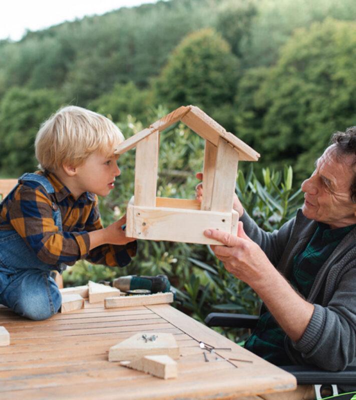 25 идеи за направа на хранилки за птици с децата 2 116451 25 simple diy bird feeders for kids