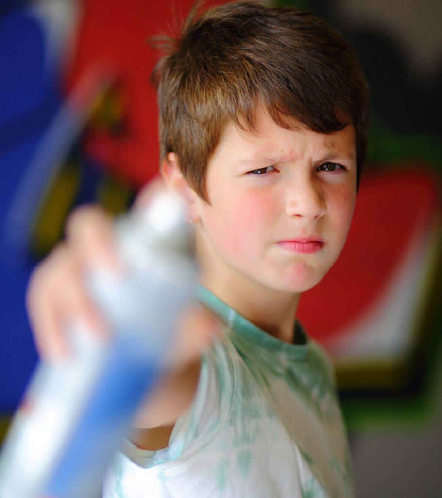 10 лесни идеи за рисуване със спрей за деца (със снимки) 3 121303 10 easy diy spray painting ideas for kids with images