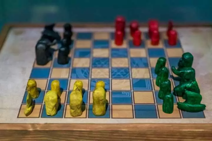 Чатуранга, традиционна индийска игра за деца Чатуранга, традиционна индийска игра за деца