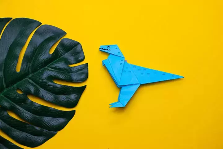 Занаяти с хартиени динозаври за контакт за деца