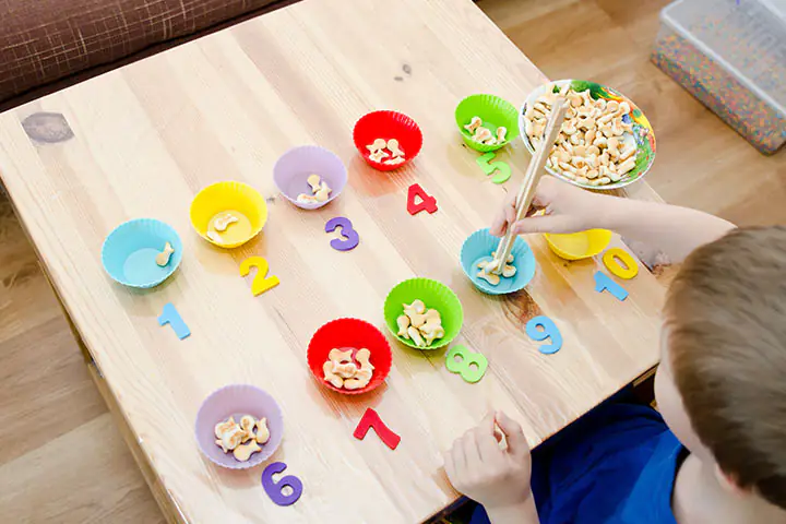 Едноминутна игра Chopstick Moves за деца Едноминутна игра Chopstick Moves за деца