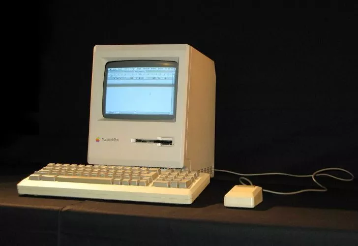 Историята на компютъра 10 Първият Apple Macintosh PC.