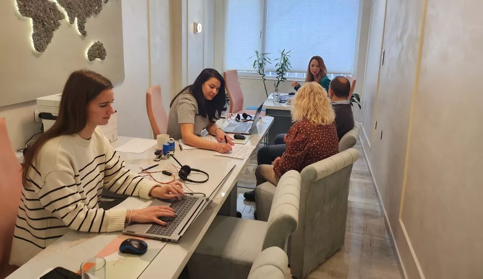 CRM подобрява обслужването на клиенти в Елфи Турс 2 CRM подобрява обслужването на клиенти в Елфи Турс