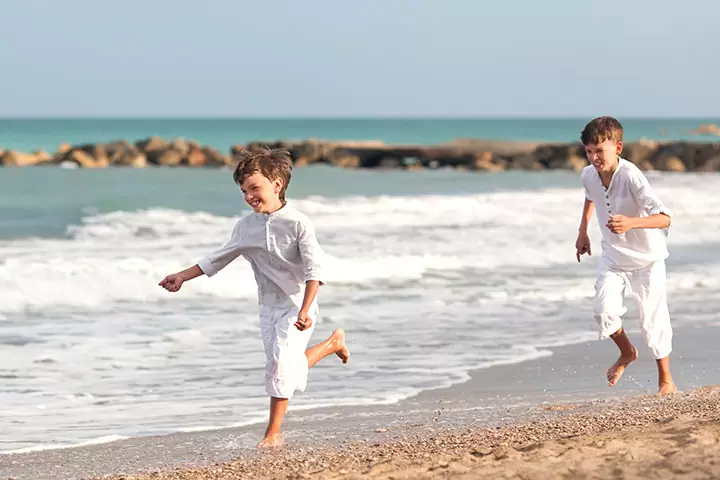 Beach tag плажна игра и занимание за деца Beach tag плажна игра и занимание за деца