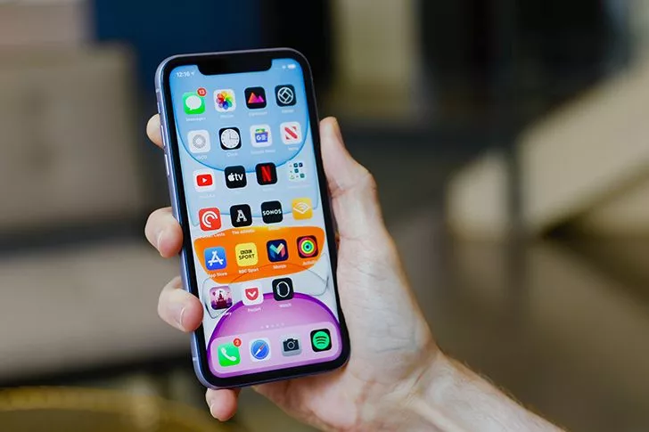 100 изненадващи технологични факта, които не знаете 152 iPhone бяха почти във формата на ябълка.