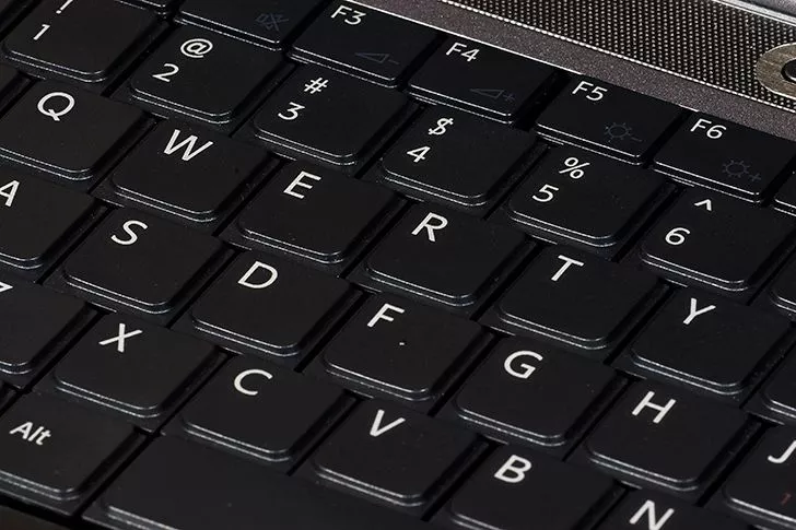 100 изненадващи технологични факта, които не знаете 168 QWERTY клавиатурата трябва да ви забави.