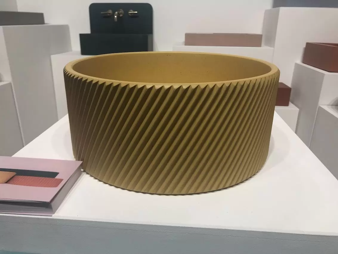 Невероятни дизайни на мивки за баня, които ще ви харесат 26 Кръгла мивка Dutchmaster Midnight Floral Carillon®