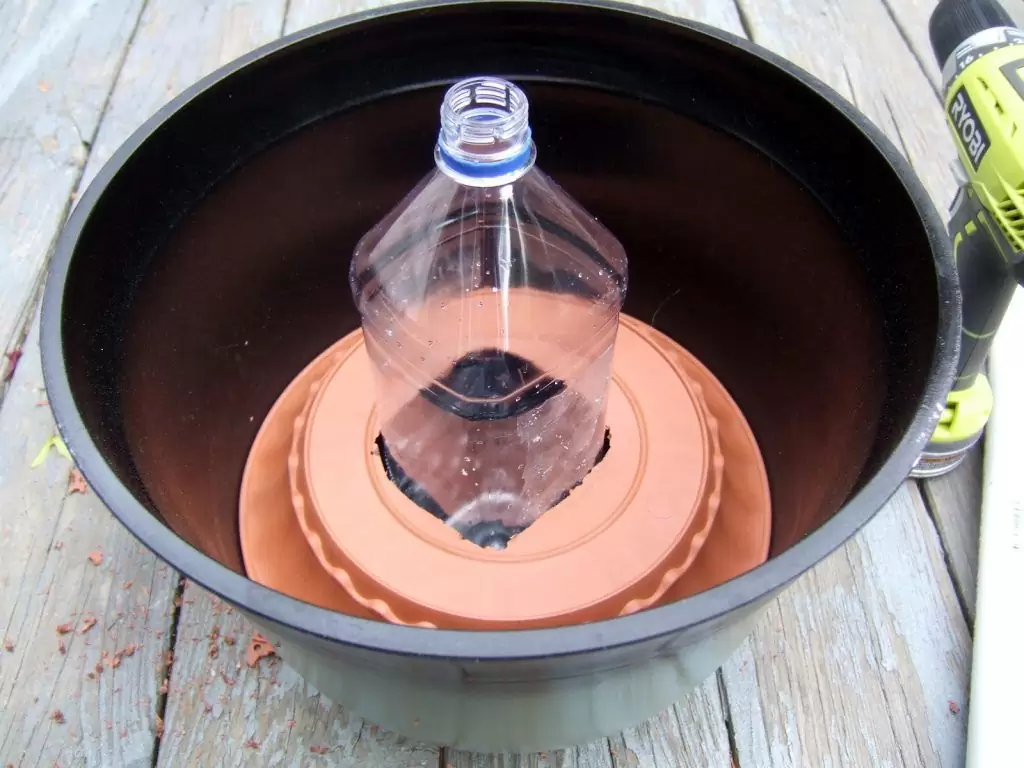 20 Направи си сам самополивни саксии 39 Customize Your Self-Watering Planter
