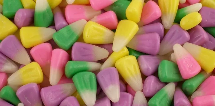 Кратка история на Candy Corn 9 Бонбонени зърна в пастелни цветове.